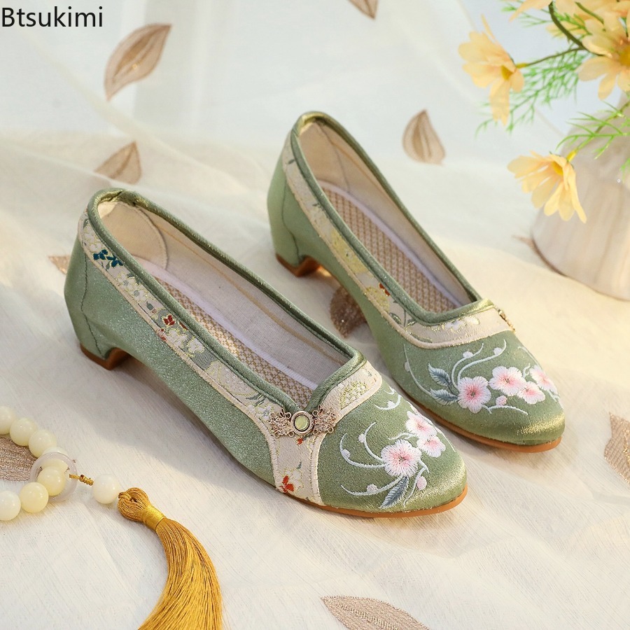 Novos Sapatos Femininos 2026:  - Embroidery Simple avaliação e preço